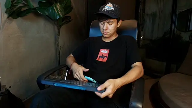 Snapshot of isaac_grimm chatting on 1, 3, 2026 isaac grimm online show from 1, 3, 2026