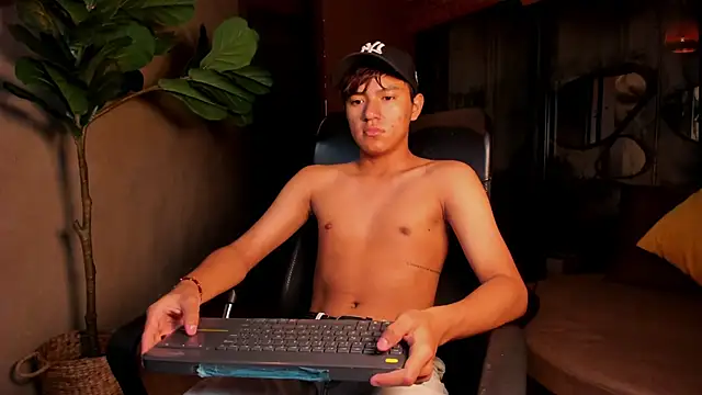 Snapshot of isaac_grimm chatting on 3, 3, 2026 isaac grimm online show from 3, 3, 2026