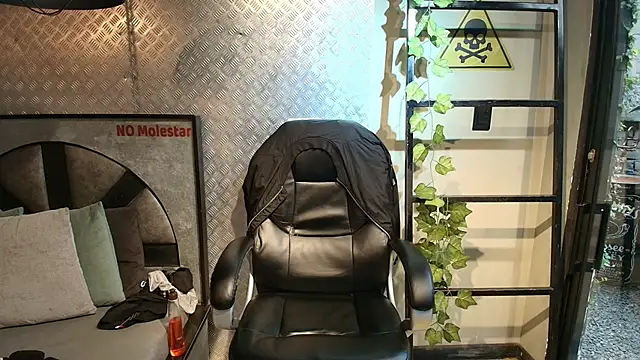 Snapshot of isaac_grimm chatting on 5, 3, 2026 isaac grimm online show from 5, 3, 2026