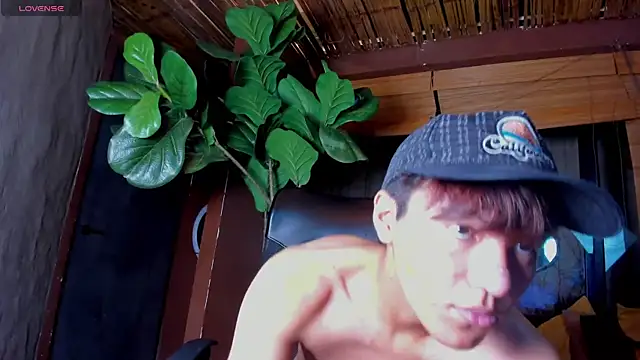 Snapshot of isaac_grimm chatting on 9, 4, 2026 isaac grimm online show from 9, 4, 2026