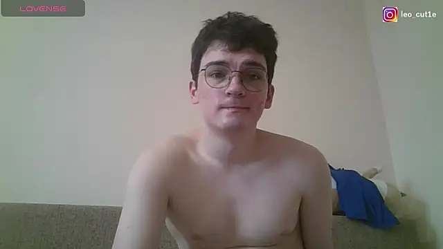 Snapshot of leo_cutie chatting on 17, 3, 2026 leo cutie online show from 17, 3, 2026