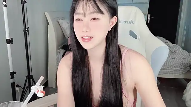 Snapshot of CCmakelong chatting on 10, 6, 2026 CCmakelong online show from 10, 6, 2026