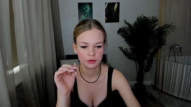 Snapshot of MidnighteAura chatting on 15, 7, 2026 MidnighteAura online show from 15, 7, 2026