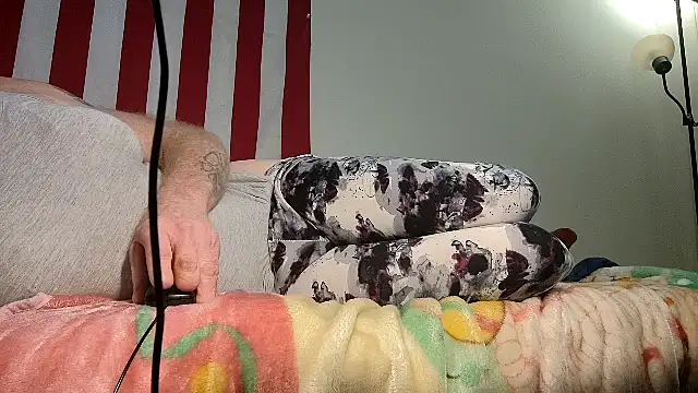 Snapshot of Olewrench35 chatting on 2, 12, 2025 Olewrench35 online show from 2, 12, 2025