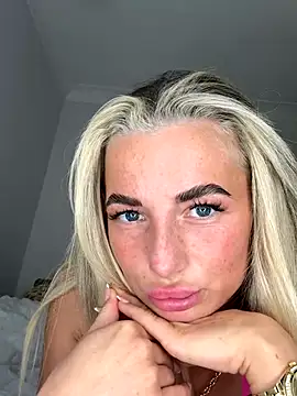 Snapshot of SexyCee_x chatting on 1, 12, 2025 SexyCee x online show from 1, 12, 2025