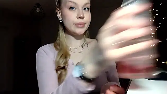 LunaPeony online show from 7, 4, 2026