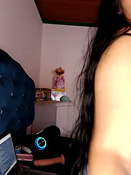 MisNicol online show from 4, 12, 2025