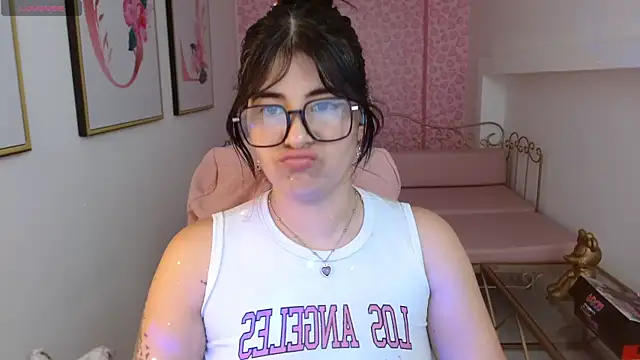 Nina harpper  online show from 15, 4, 2026