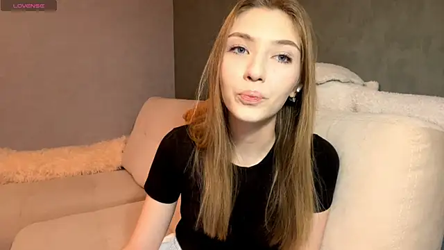 Snapshot of AveryBerkson chatting on 23, 12, 2025 AveryBerkson online show from 23, 12, 2025