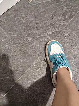 Miky Lyn online show from 28, 2, 2026