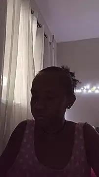 Snapshot of GrethaVianna chatting on 4, 12, 2025 GrethaVianna online show from 4, 12, 2025