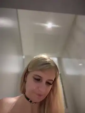 Snapshot of Betsy chatting on 28, 12, 2024 Betsy online show from 28, 12, 2024