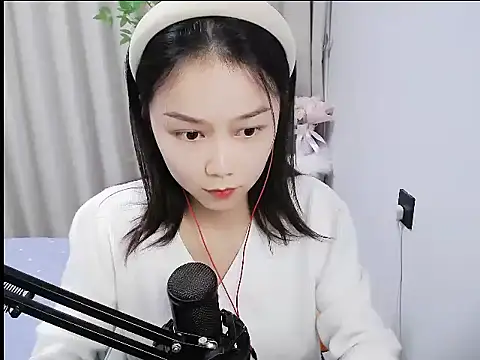 Snapshot of mili923 chatting on 4, 12, 2025 mili923 online show from 4, 12, 2025