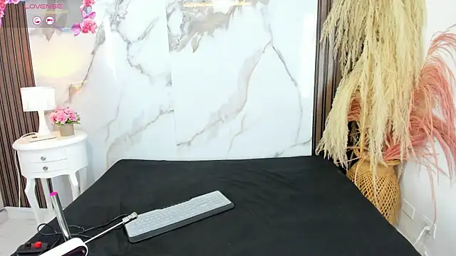 Snapshot of hilarythomsom chatting on 17, 1, 2026 hilarythomsom online show from 17, 1, 2026