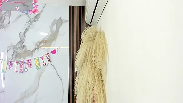 Snapshot of hilarythomsom chatting on 13, 2, 2026 hilarythomsom online show from 13, 2, 2026