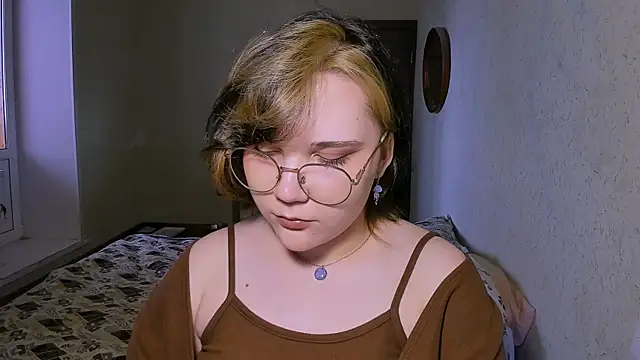 Lily-Violet online show from 7, 4, 2026