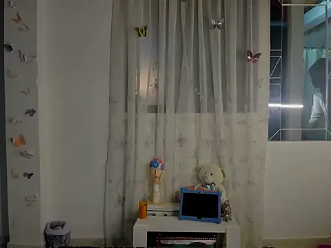 Snapshot of perla-thomson chatting on 3, 12, 2025 perla-thomson online show from 3, 12, 2025