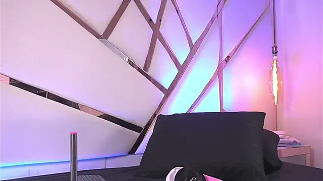 Sophie-velvet online show from 31, 3, 2026