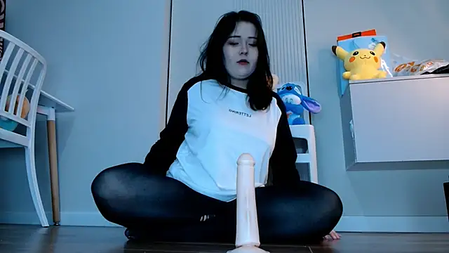 minji snow online show from 10, 4, 2026