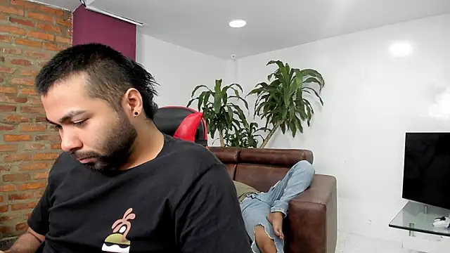 HotThreesoome online show from 14, 1, 2026