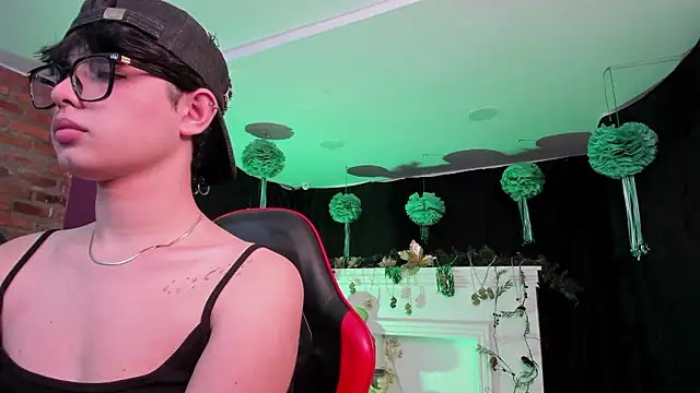 HotThreesoome online show from 19, 3, 2026