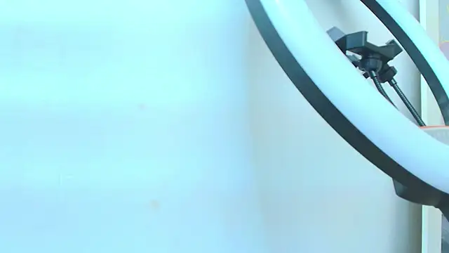 Snapshot of AprillRoss chatting on 20, 12, 2025 AprillRoss online show from 20, 12, 2025