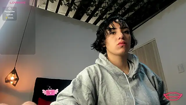 Kiara Fox   online show from 5, 2, 2026