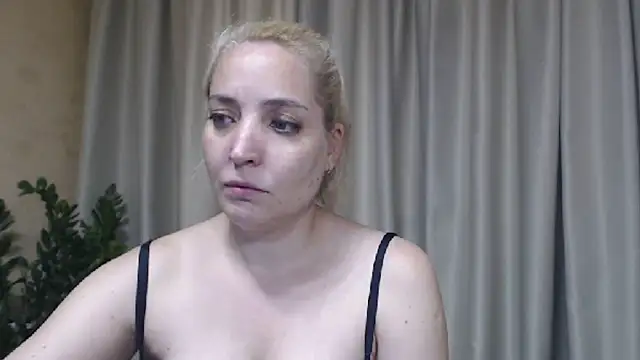 Snapshot of sweetpussy chatting on 4, 7, 2026 sweetpussy online show from 4, 7, 2026