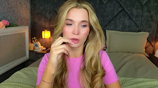 Snapshot of Lina_Sinerz chatting on 8, 7, 2026 Lina Sinerz online show from 8, 7, 2026