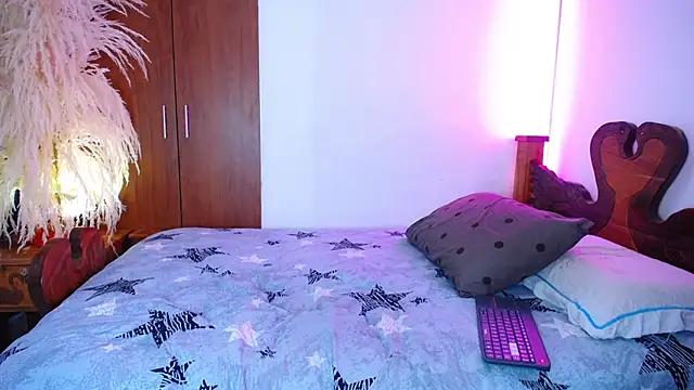 Snapshot of mishelolaya_ chatting on 14, 12, 2025 mishelolaya online show from 14, 12, 2025