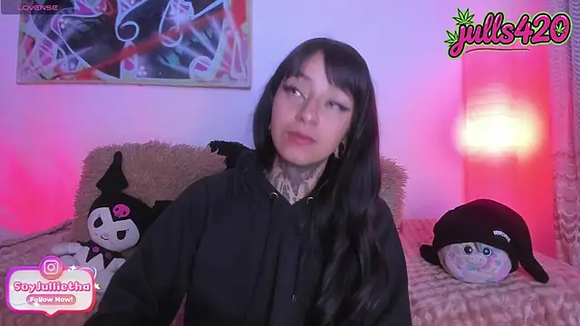 Snapshot of Julls420_ chatting on 3, 7, 2026 Julls420 online show from 3, 7, 2026