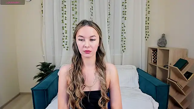 Snapshot of LunaCurly_ chatting on 17, 12, 2025 LunaCurly online show from 17, 12, 2025