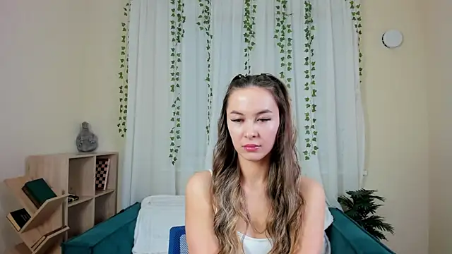 Snapshot of LunaCurly_ chatting on 18, 12, 2025 LunaCurly online show from 18, 12, 2025