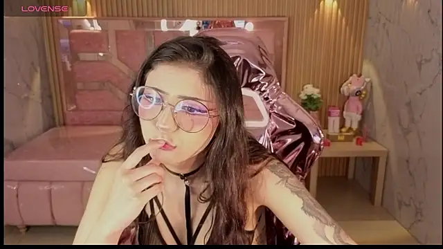 miss devil s online show from 11, 4, 2026