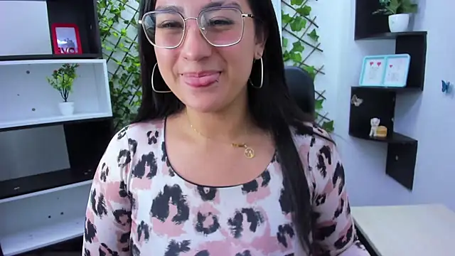 Snapshot of sophi_hardd_ chatting on 24, 4, 2026 sophi hardd online show from 24, 4, 2026