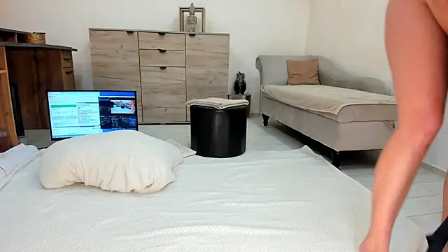 Snapshot of classy_medea chatting on 21, 4, 2026 classy medea online show from 21, 4, 2026