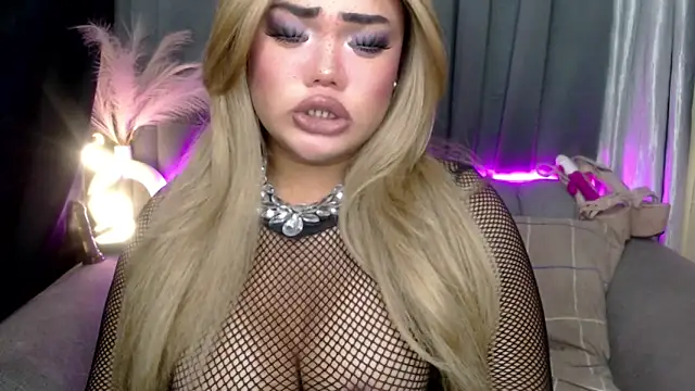 AlwaysHornyMia online show from 17, 12, 2025