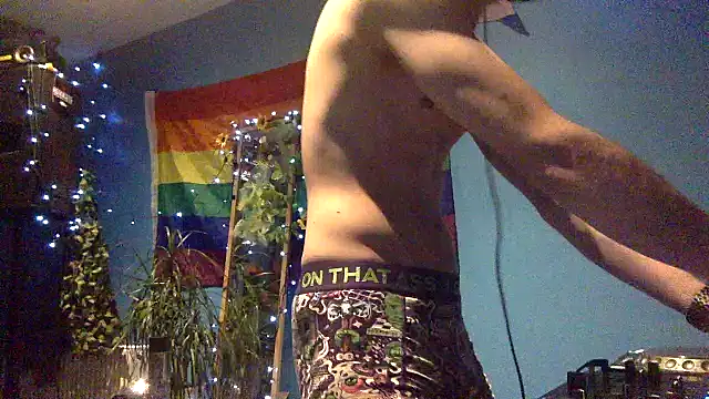 Snapshot of nutt_max chatting on 23, 12, 2025 nutt max online show from 23, 12, 2025