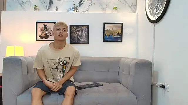 Snapshot of YOUNG_GUYS1 chatting on 22, 12, 2025 YOUNG GUYS1 online show from 22, 12, 2025