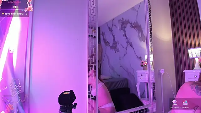 Annyhathatway online show from 13, 4, 2026