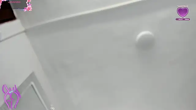 Annyhathatway online show from 18, 4, 2026