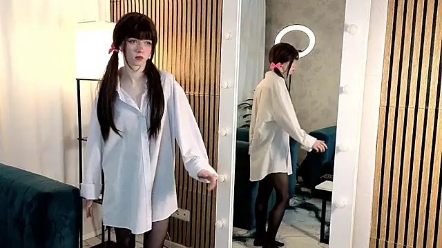 ViollaBloom online show from 15, 2, 2026