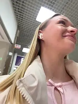 Snapshot of HelloAsh123 chatting on 4, 3, 2026 HelloAsh123 online show from 4, 3, 2026