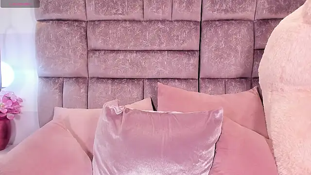 miaa quinn online show from 21, 12, 2025