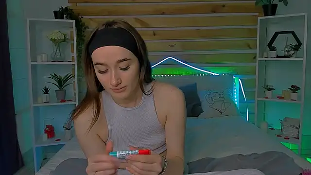 Snapshot of Evis_Dailyy chatting on 12, 2, 2026 Evis Dailyy online show from 12, 2, 2026