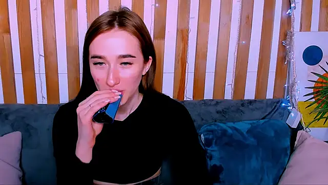 Snapshot of Evis_Dailyy chatting on 5, 3, 2026 Evis Dailyy online show from 5, 3, 2026