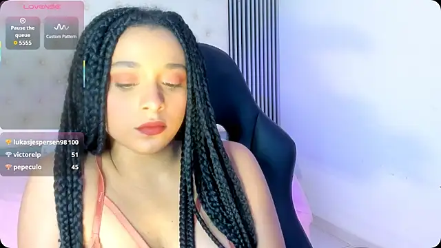 Snapshot of khiara___ chatting on 20, 12, 2025 khiara online show from 20, 12, 2025