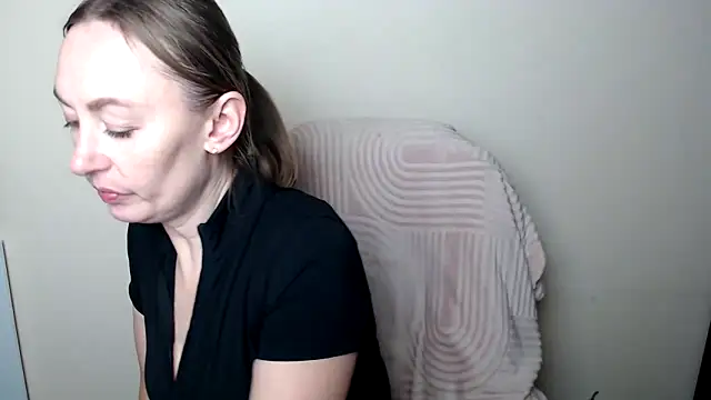 LiaSeass  online show from 5, 2, 2026