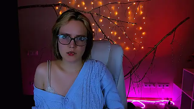 Snapshot of madeline_doll chatting on 26, 2, 2026 madeline doll online show from 26, 2, 2026