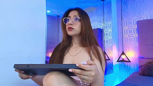 SariNorrisfg online show from 15, 1, 2026